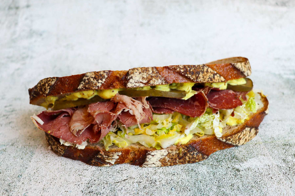 Sandwich Le Schmatz avec smoked meat
