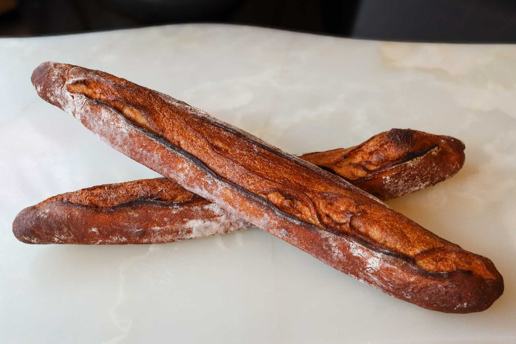 baguette au levain avec pâte miso rouge et cassonade