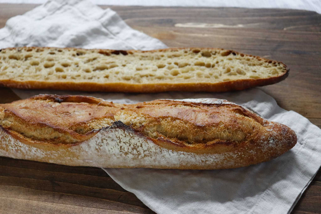 baguette au levain avec pâte miso rouge et cassonade