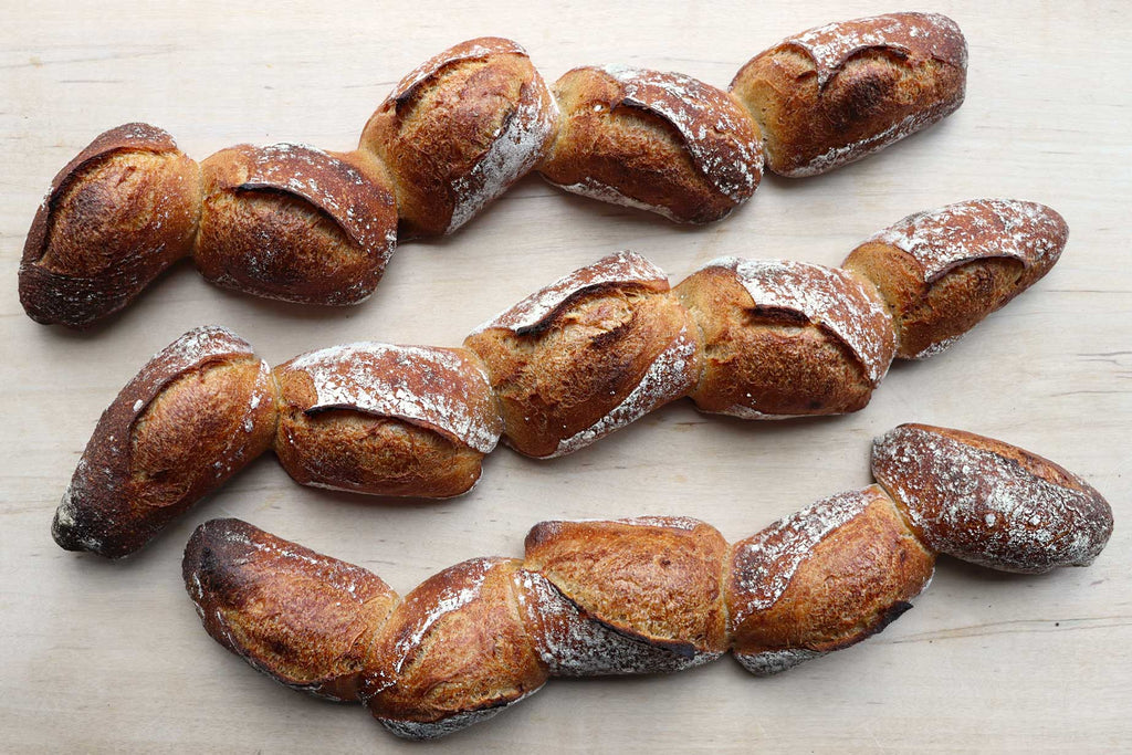 baguette au levain avec pâte miso rouge et cassonade