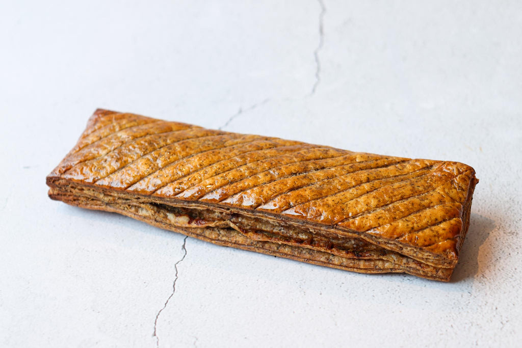 Feuilleté Ti-Breizh avec viande de porc, pommes, châtaignes et épices.