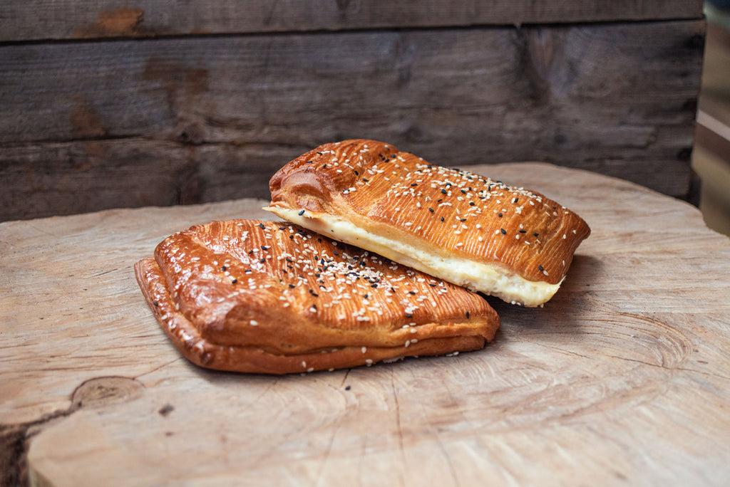 chausson déjeuner avec pâte à croissant, jambon, béchamel au parmesan