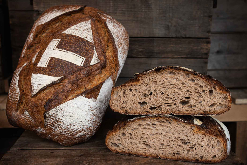 La Meule : pain au levain de fabrication artisanale à longue fermentation. Pain digeste, se conserve bien.