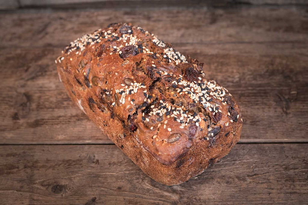 pain au levain, farine d'épeautre et seigle biologiques, graines et fruits secs possédant une mie dense, faible en gluten.