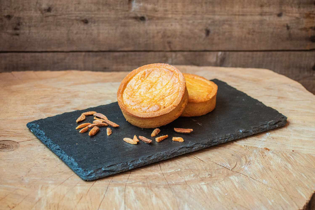 Petit gâteau du pays basque français composé d'une pâte sablée et fourré à la crème pâtissière et poudre d’amandes.