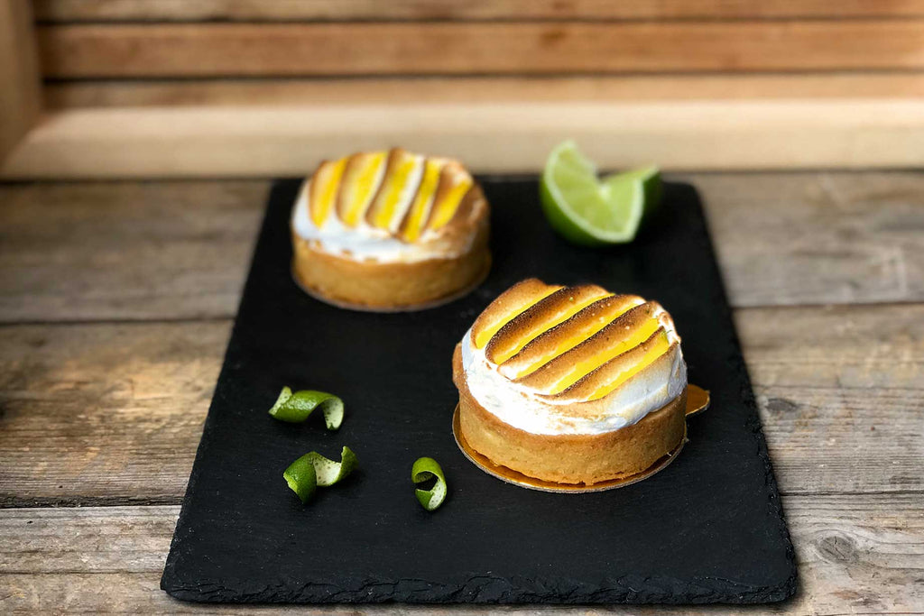 Pâte sablée, crème de yuzu, crème de lime surplombée d'une meringue italienne. Pâtisserie fraiche et acidulée!